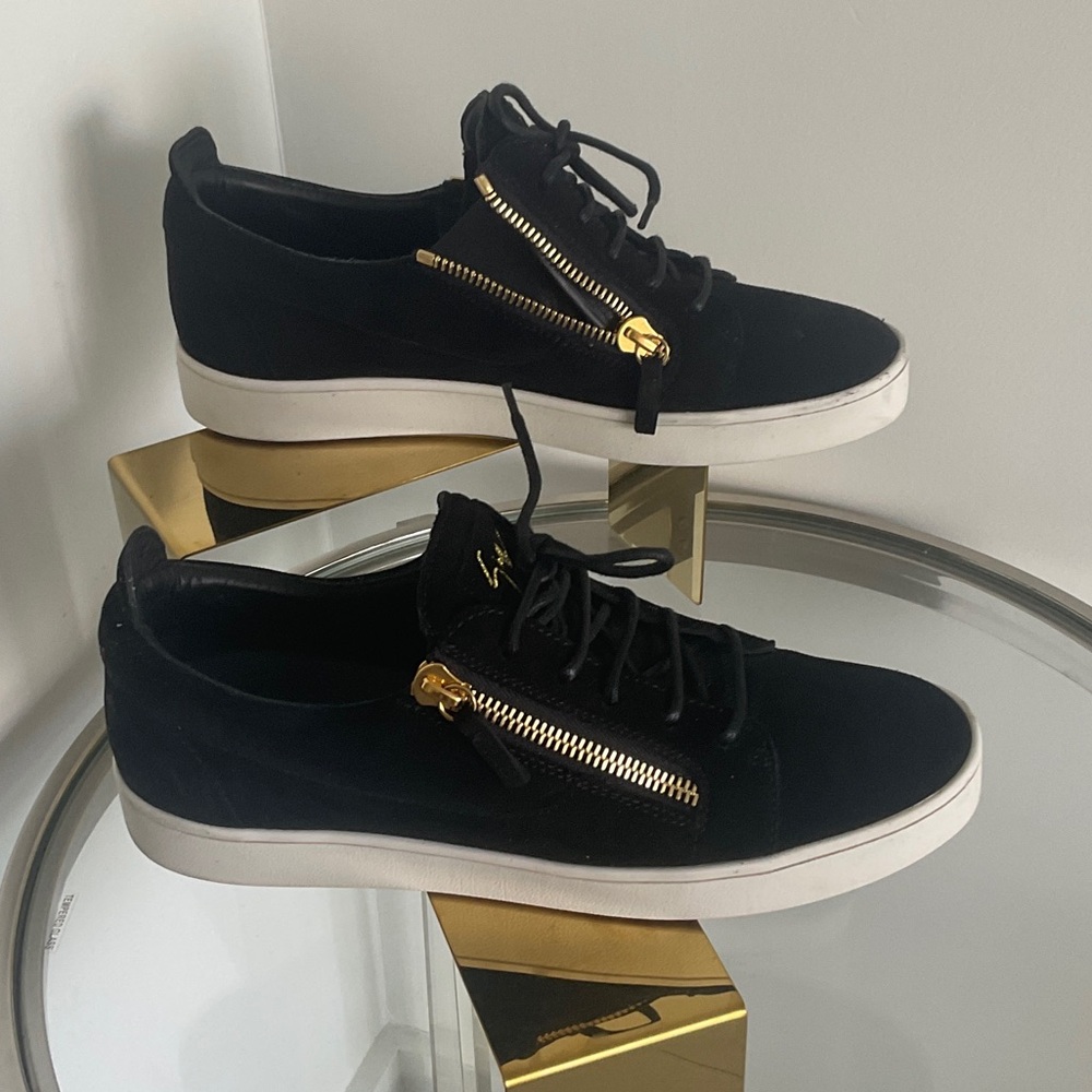 $1050 GIUSEPPE ZANOTTI Black  Suede Low-top Sneakers with Gold Zippers sz 43